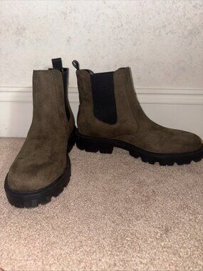 Women's NINE WEST Yeeps Chelsea Lug Sole Ankle Booties in Dark Green Size 7.5M
